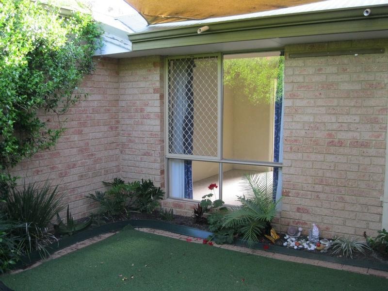 2/11 Adamson Rd, Brentwood WA 6153