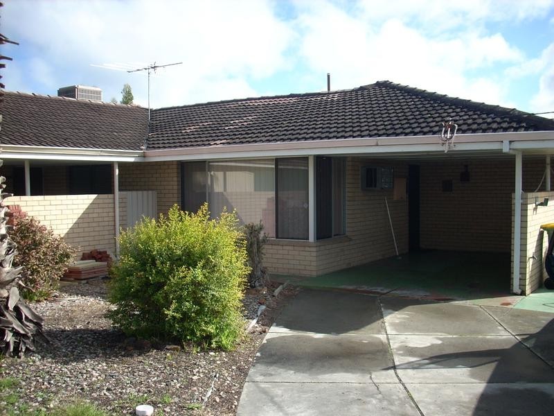 2/1a Moorehouse St, Willagee WA 6156