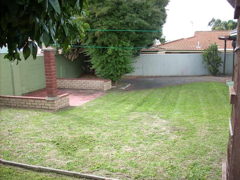 2/1a Moorehouse St, Willagee WA 6156