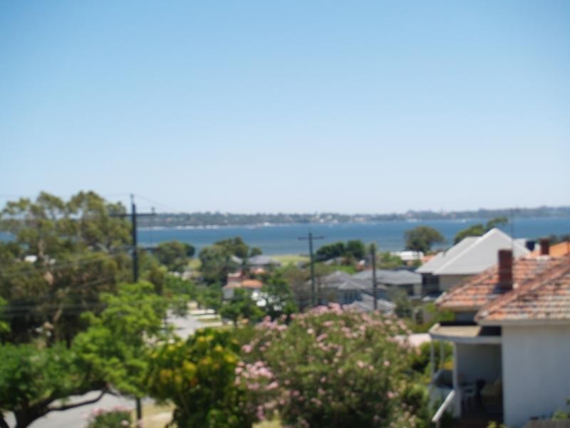 18 Norma Rd, Alfred Cove WA 6154