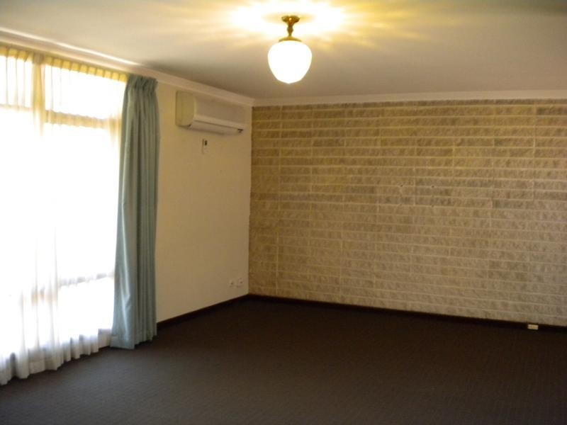 3 Cawston Rd, Attadale WA 6156