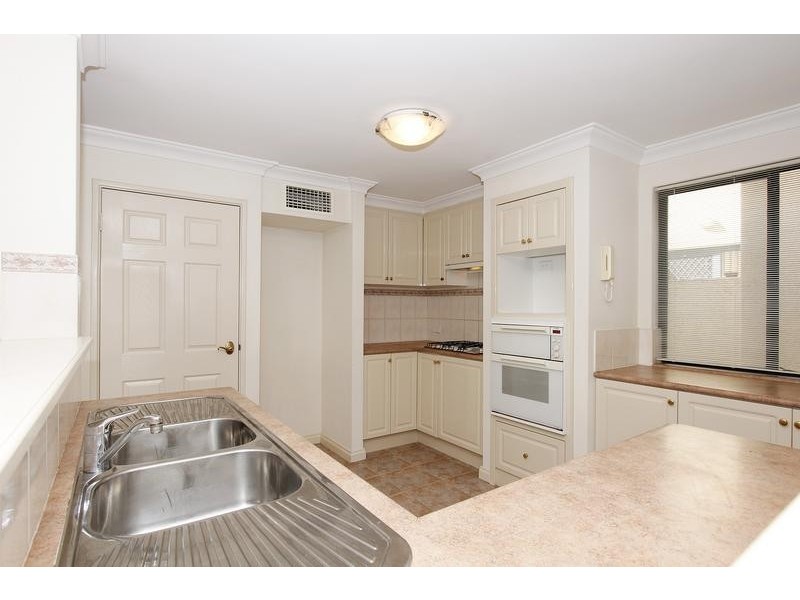 1/43 Macrae Road, Applecross WA 6153