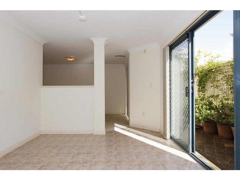 1/43 Macrae Road, Applecross WA 6153