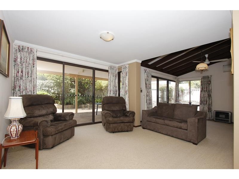 3/2 Royce Grove, Booragoon WA 6154