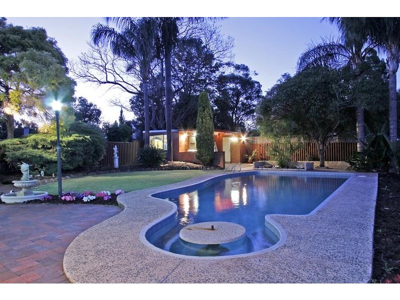 27 Lawlor Road, Attadale WA 6156