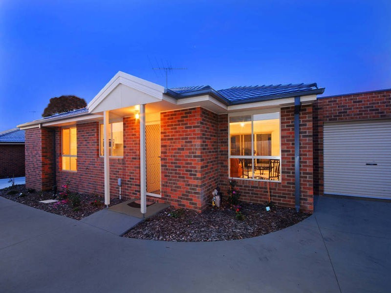 2/25 Clarke Avenue, Belmont VIC 3216