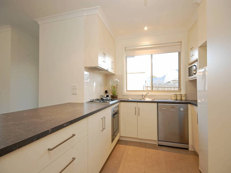 2/25 Clarke Avenue, Belmont VIC 3216