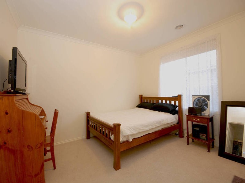 2/25 Clarke Avenue, Belmont VIC 3216