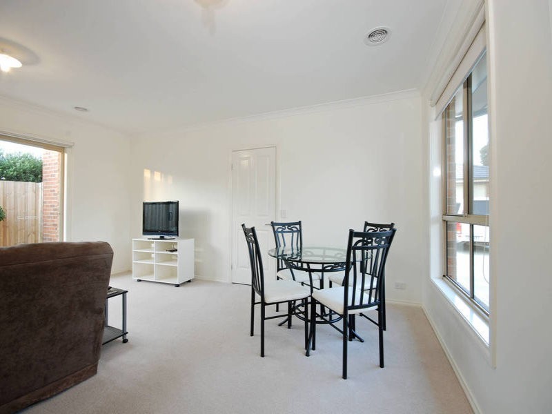 2/25 Clarke Avenue, Belmont VIC 3216