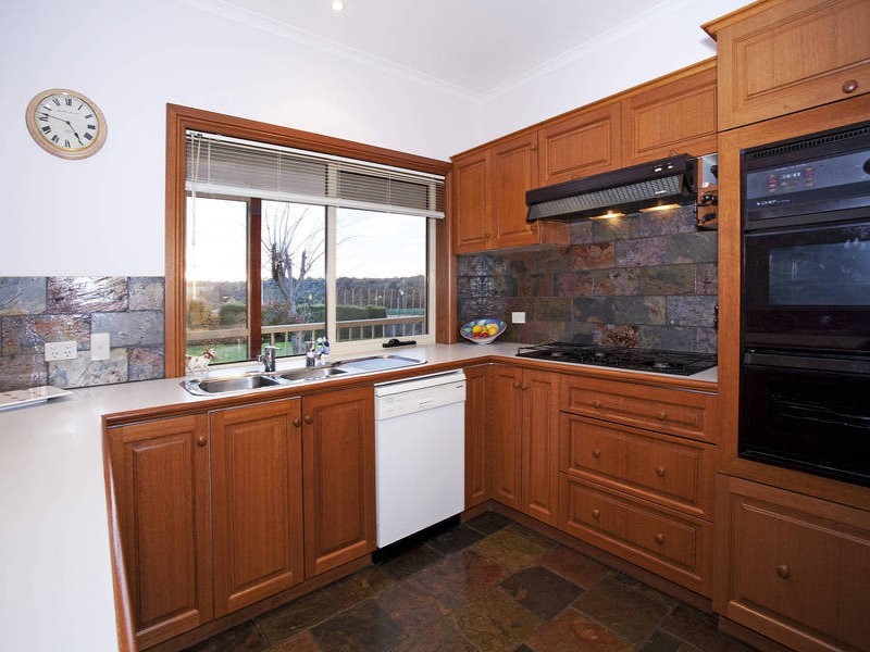 11 Bourbon Way, Waurn Ponds VIC 3216