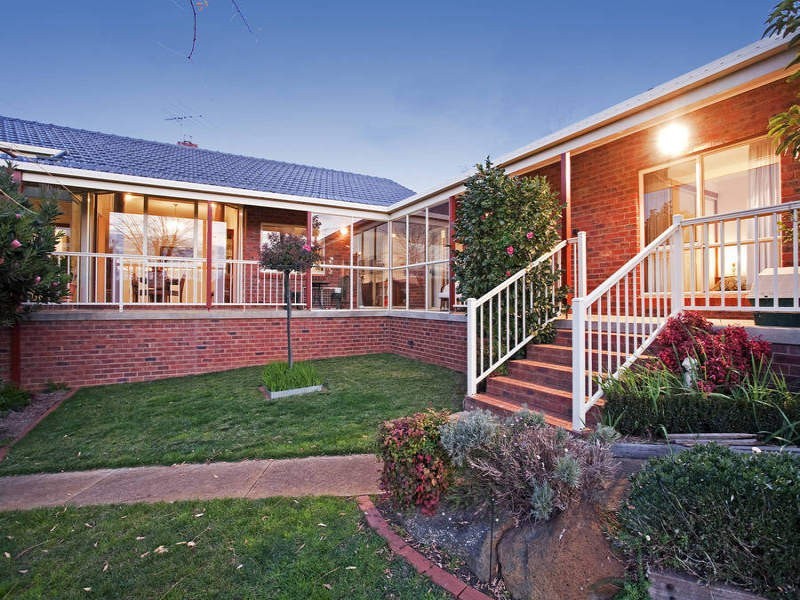 11 Bourbon Way, Waurn Ponds VIC 3216