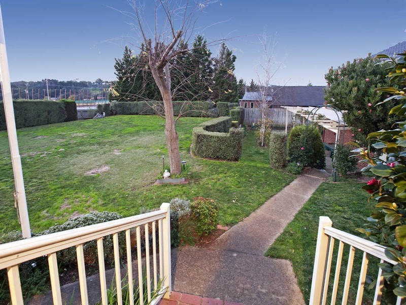 11 Bourbon Way, Waurn Ponds VIC 3216
