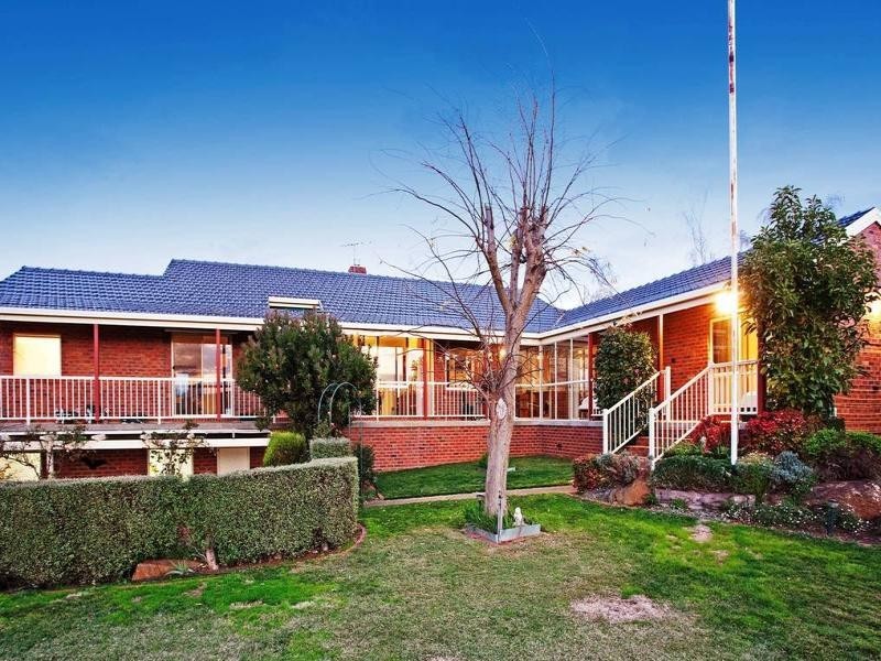11 Bourbon Way, Waurn Ponds VIC 3216
