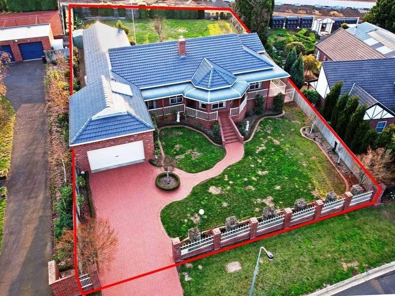 11 Bourbon Way, Waurn Ponds VIC 3216