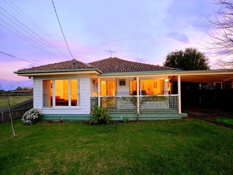 1 Woolvet Avenue, Belmont VIC 3216