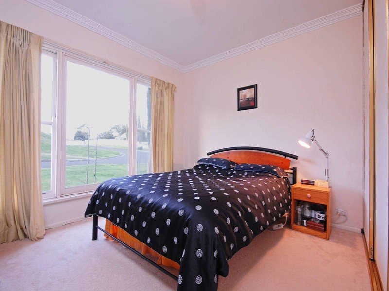 1 Woolvet Avenue, Belmont VIC 3216