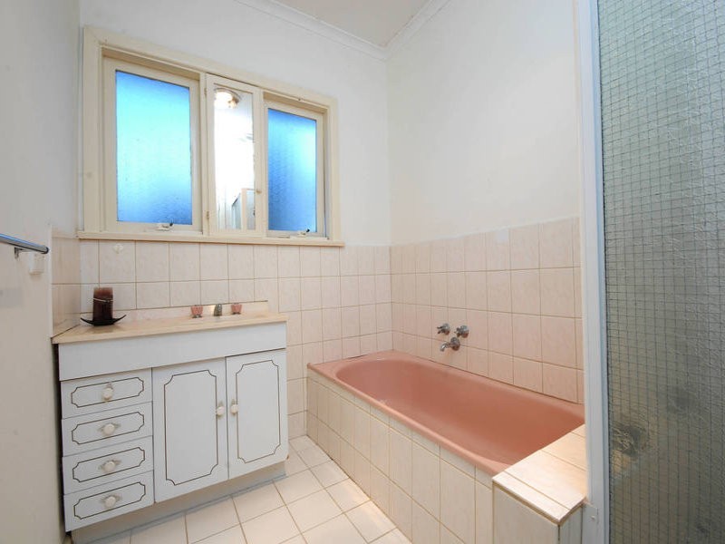 1 Woolvet Avenue, Belmont VIC 3216