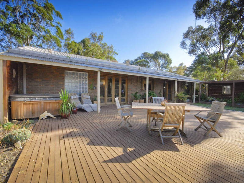 2 McCanns Road, Mount Duneed VIC 3216