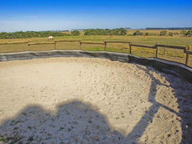 2 McCanns Road, Mount Duneed VIC 3216