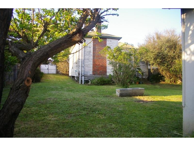 15 Fairview Avenue, Newtown VIC 3220