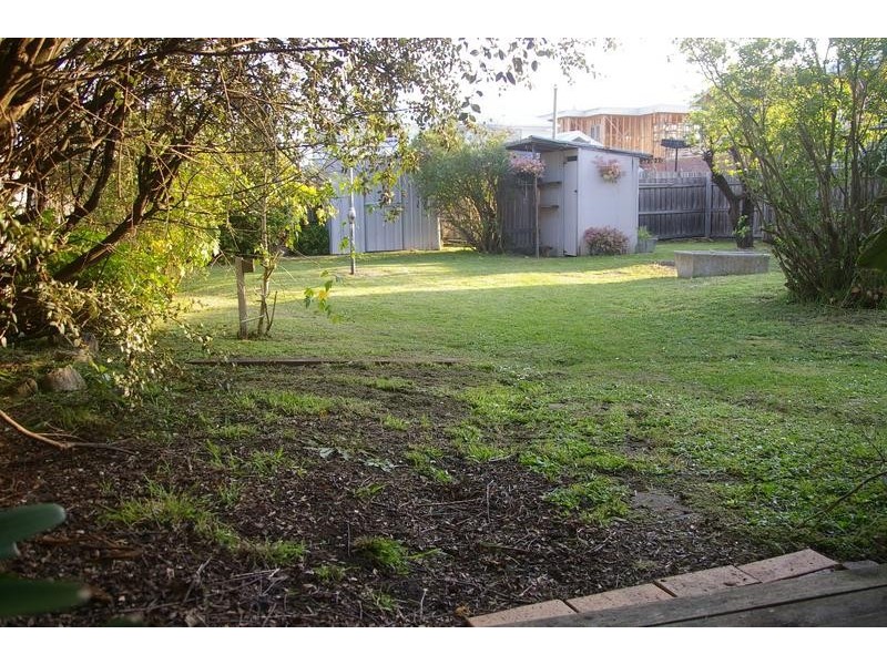 15 Fairview Avenue, Newtown VIC 3220