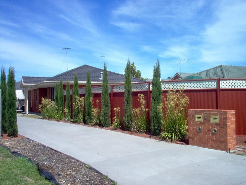 1/8 BLUEGUM PLACE, Grovedale VIC 3216