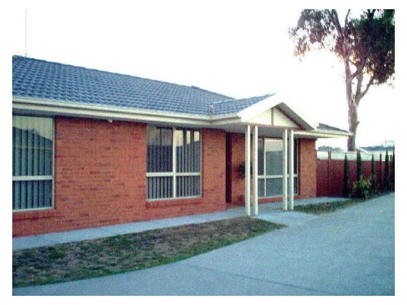 1/8 BLUEGUM PLACE, Grovedale VIC 3216