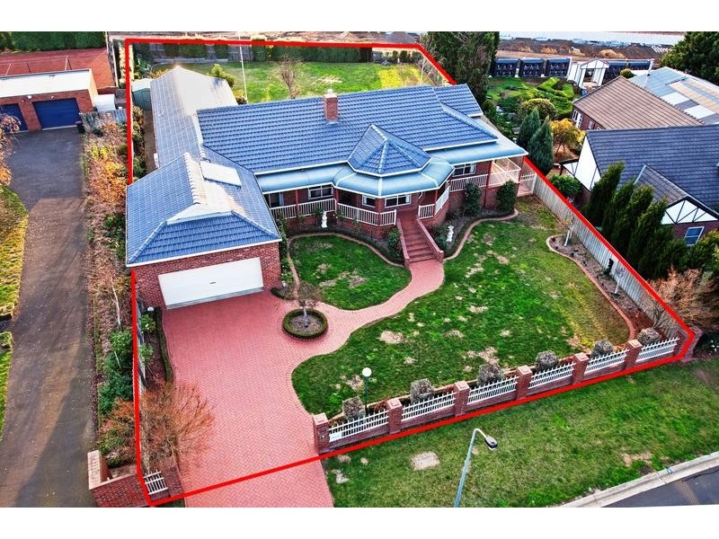 11 Bourbon Way, Waurn Ponds VIC 3216
