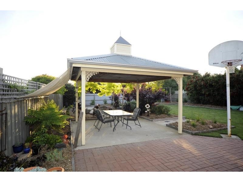 24 Homewood Lane, Highton VIC 3216