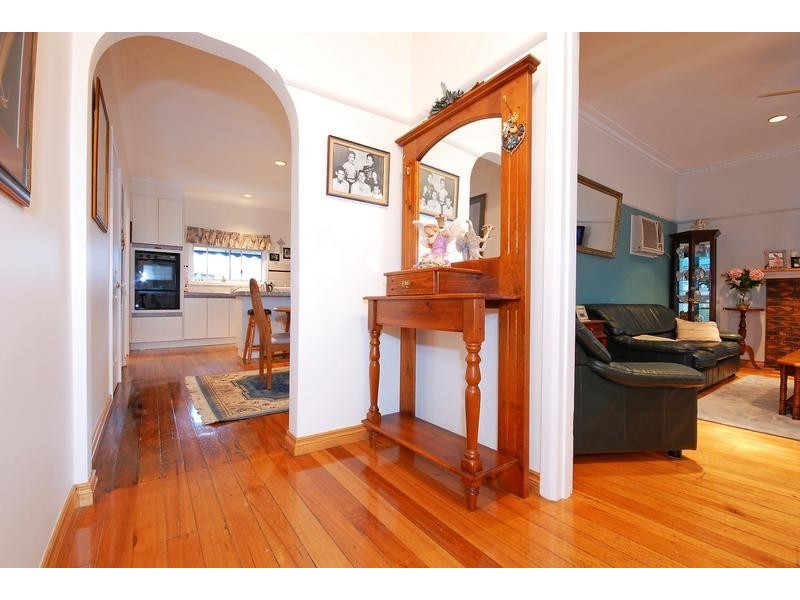 104 Ballarat Road, Hamlyn Heights VIC 3215