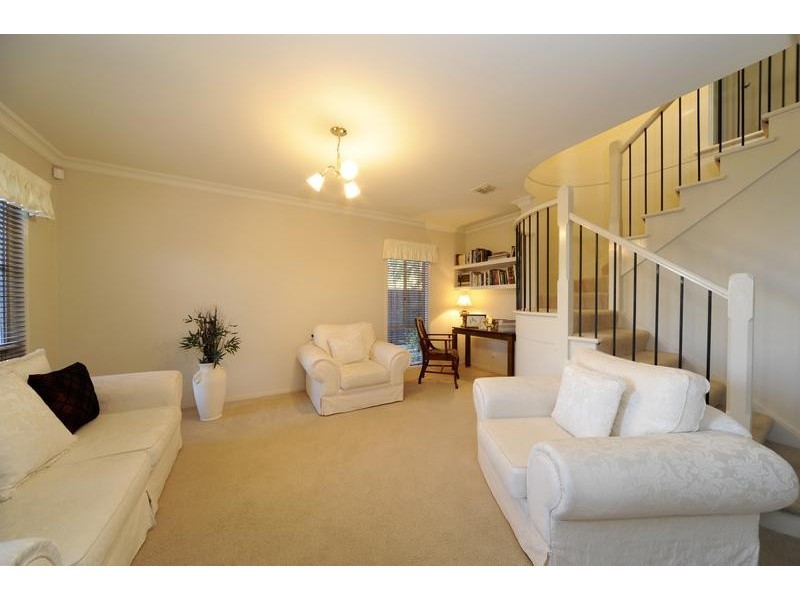 27 Leigh Road, Highton VIC 3216