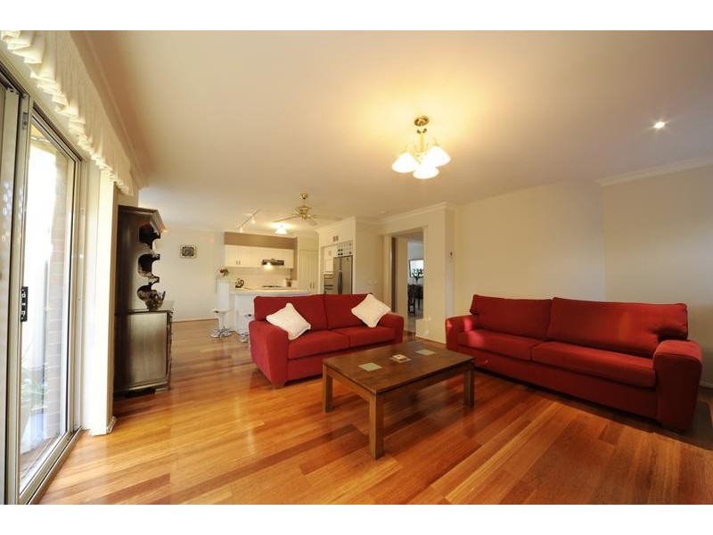 27 Leigh Road, Highton VIC 3216