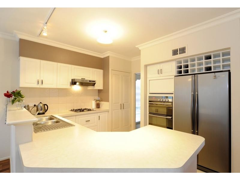 27 Leigh Road, Highton VIC 3216