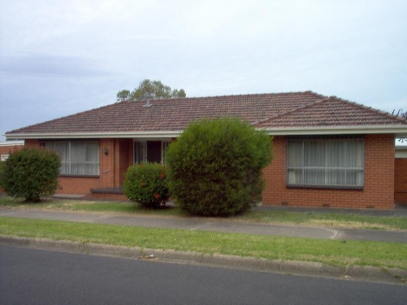 30 June ave, Hamlyn Heights VIC 3215