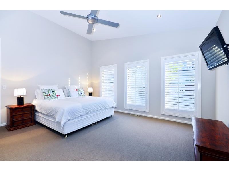 28 Esperence Crescent, Highton VIC 3216