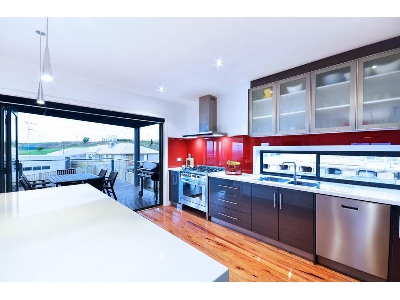 28 Esperence Crescent, Highton VIC 3216