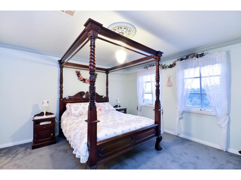 15 Leilani Court, Highton VIC 3216