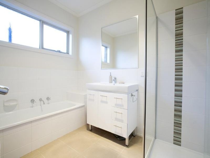 2/238 High, Belmont VIC 3216