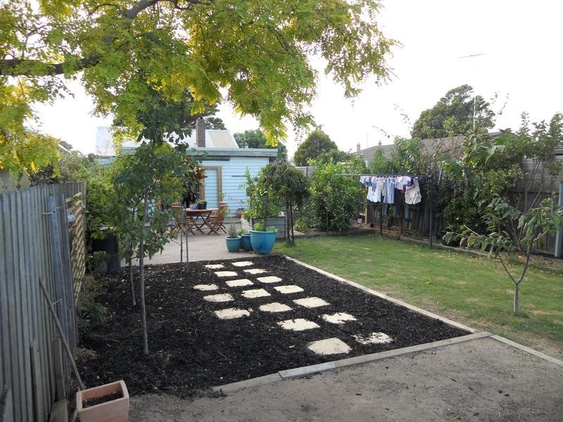 14 Breakwater Road, East Geelong VIC 3219