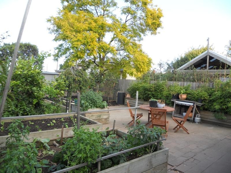 14 Breakwater Road, East Geelong VIC 3219