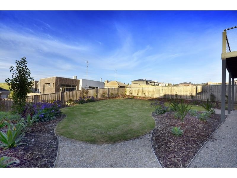 28 Esperence Crescent, Highton VIC 3216