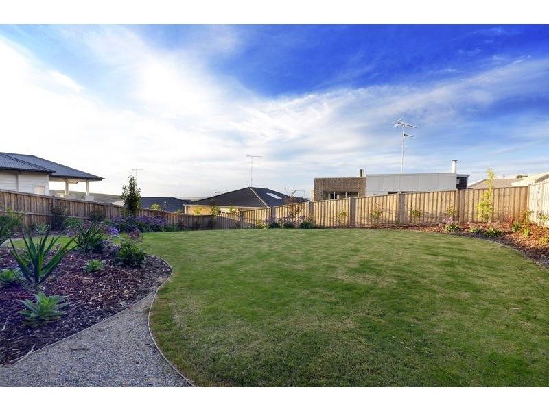 28 Esperence Crescent, Highton VIC 3216