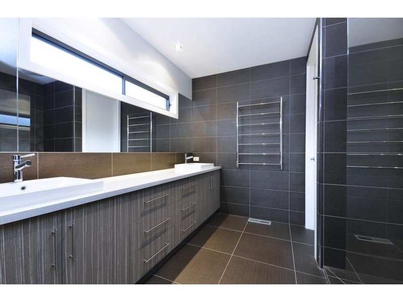 28 Esperence Crescent, Highton VIC 3216