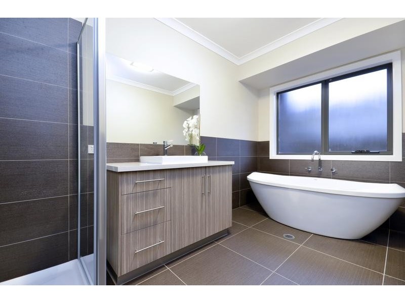 28 Esperence Crescent, Highton VIC 3216