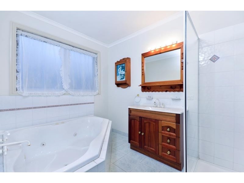 17 Manikato court, St Albans Park VIC 3219