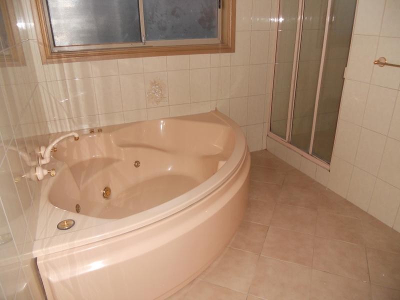 301 Wilson Road, St Albans Park VIC 3219