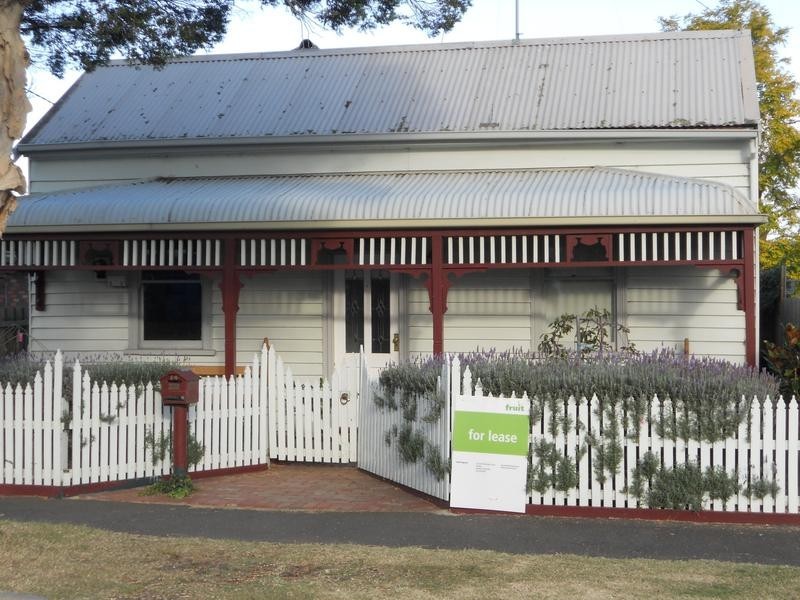 14 Breakwater Road, East Geelong VIC 3219