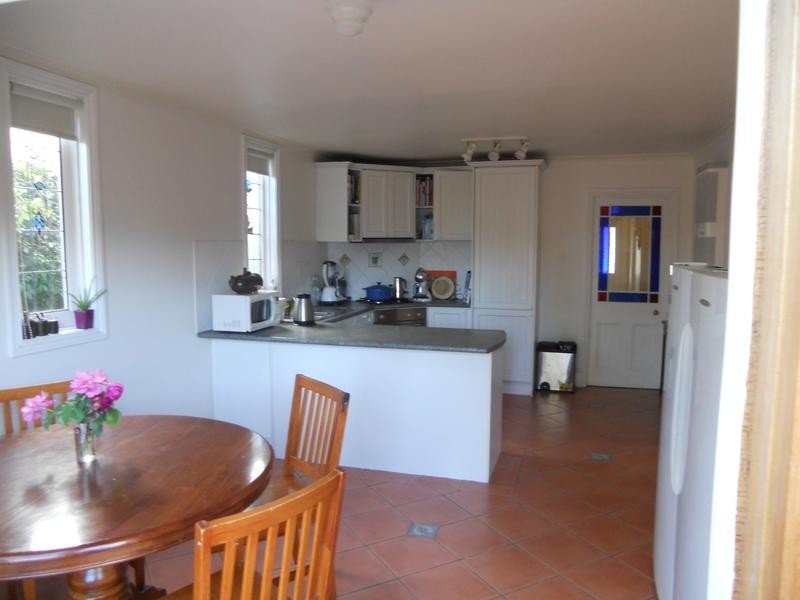 14 Breakwater Road, East Geelong VIC 3219