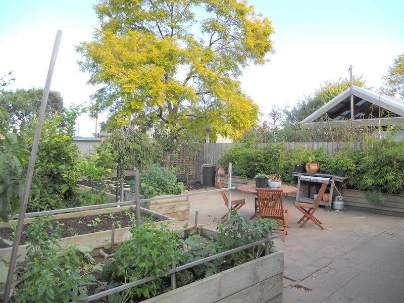 14 Breakwater Road, East Geelong VIC 3219