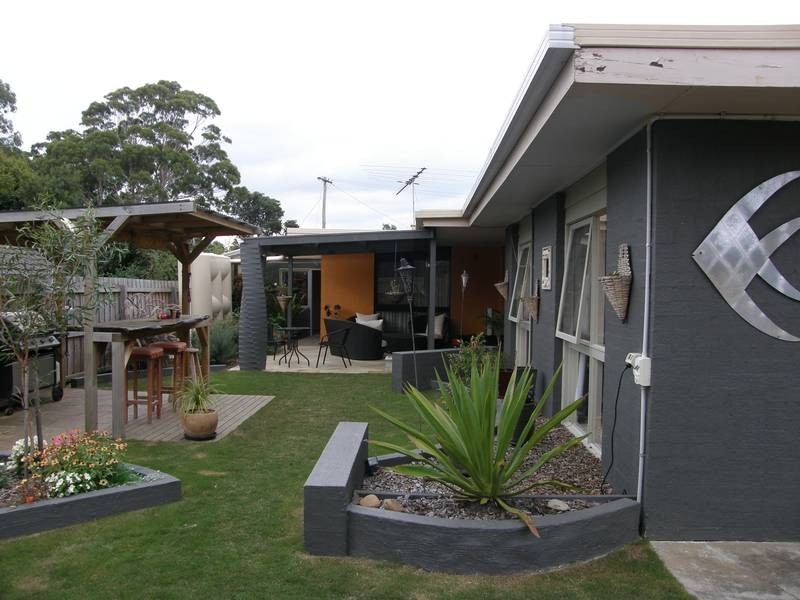 2 Dampier Crt, Grovedale VIC 3216
